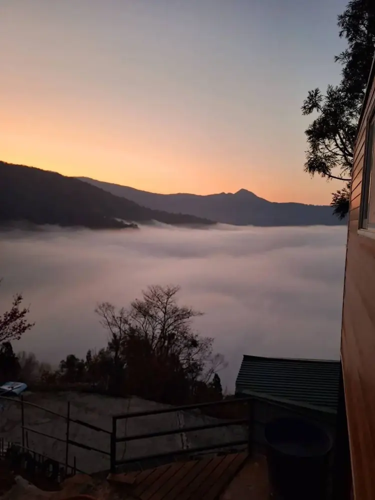 拉拉山高海拔山區的雲海與日落